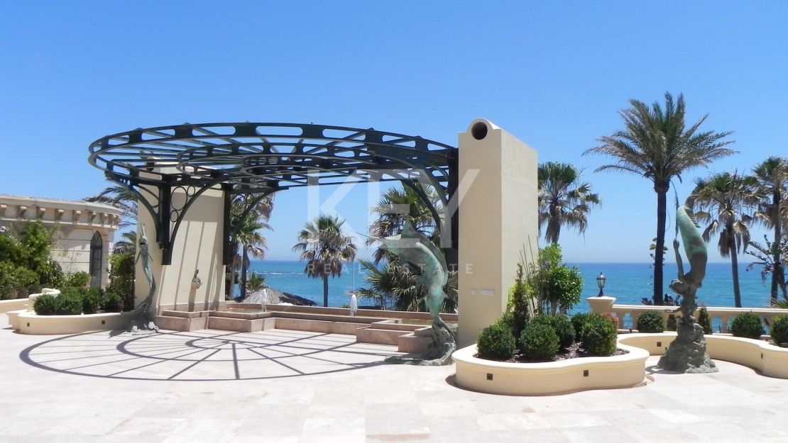 Villa Majestic: la escapada de vacaciones de sus sueños en primera línea de playa en la Cala de Mijas