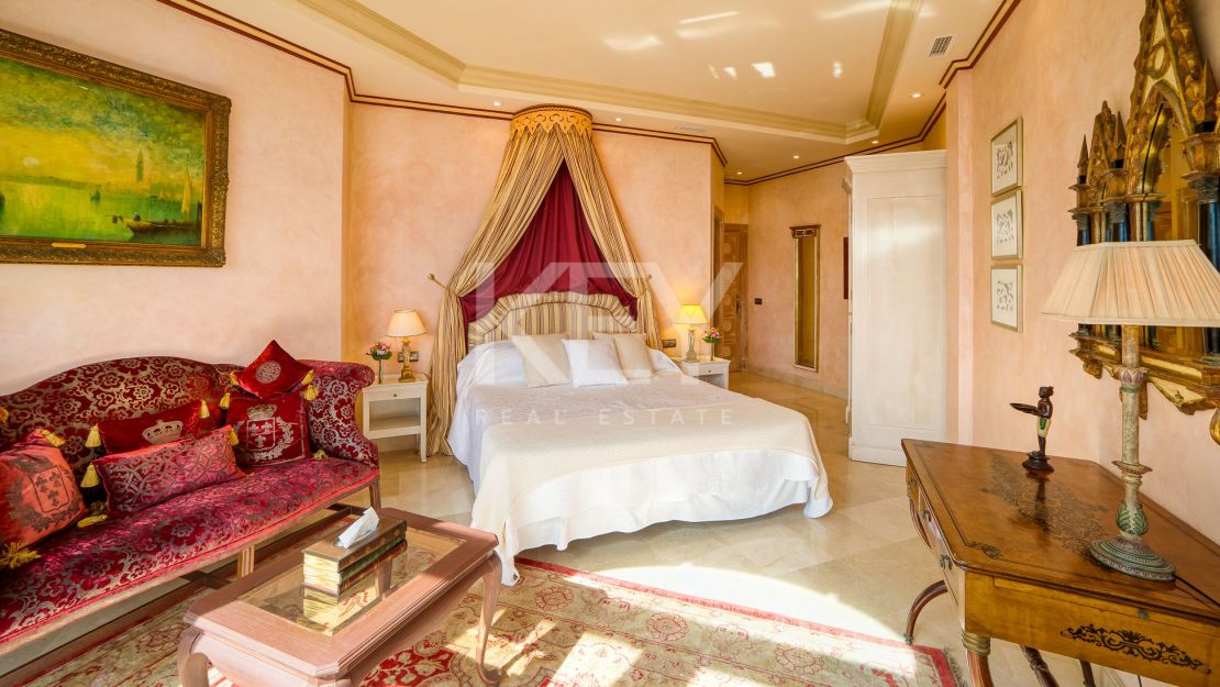 Villa Majestic: la escapada de vacaciones de sus sueños en primera línea de playa en la Cala de Mijas