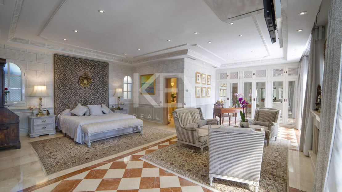 Villa Majestic: la escapada de vacaciones de sus sueños en primera línea de playa en la Cala de Mijas