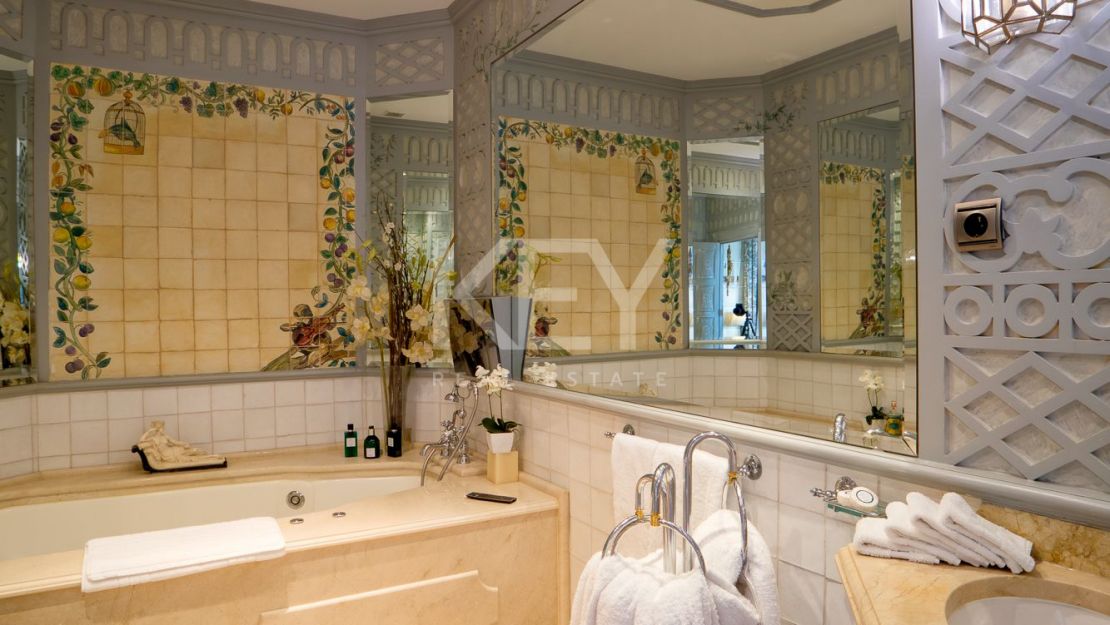 Villa Majestic: la escapada de vacaciones de sus sueños en primera línea de playa en la Cala de Mijas