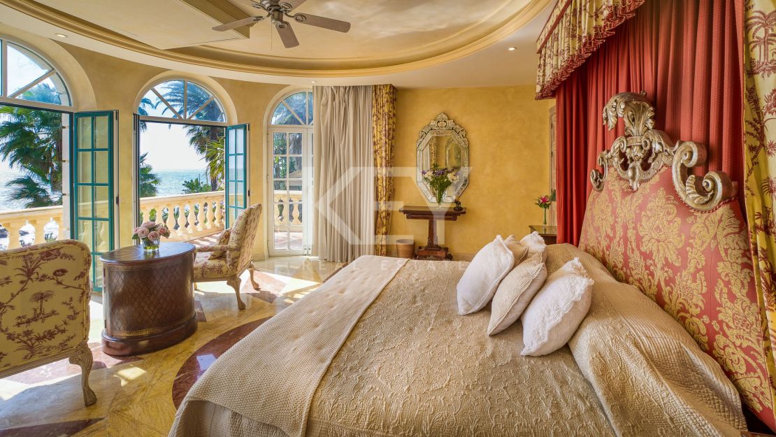 Villa Majestic: la escapada de vacaciones de sus sueños en primera línea de playa en la Cala de Mijas