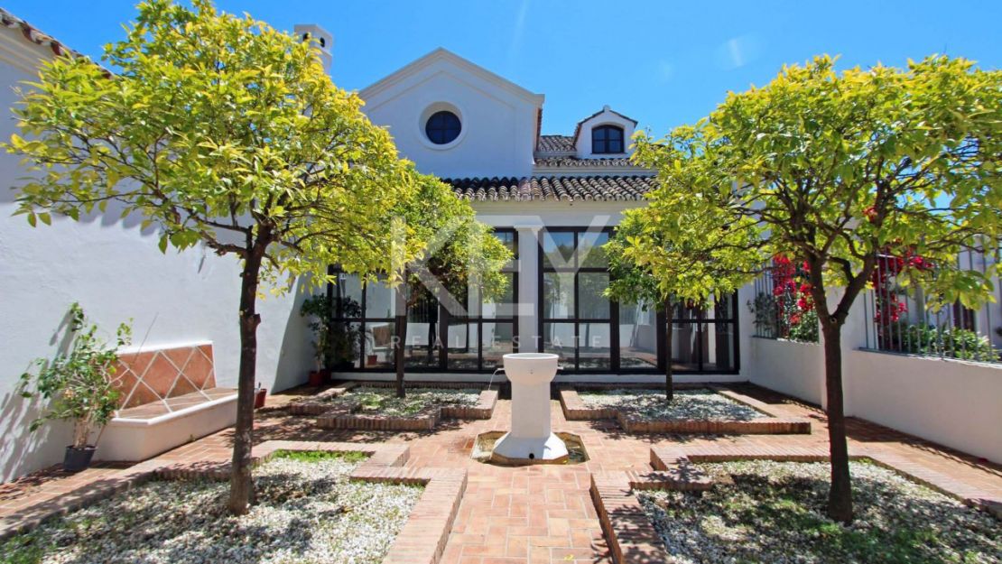 Villa en estilo mediterráneo en Gudalmina Baja, Marbella cerca de la playa