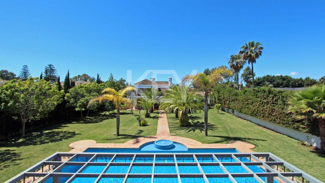 Villa en estilo mediterráneo en Gudalmina Baja, Marbella cerca de la playa
