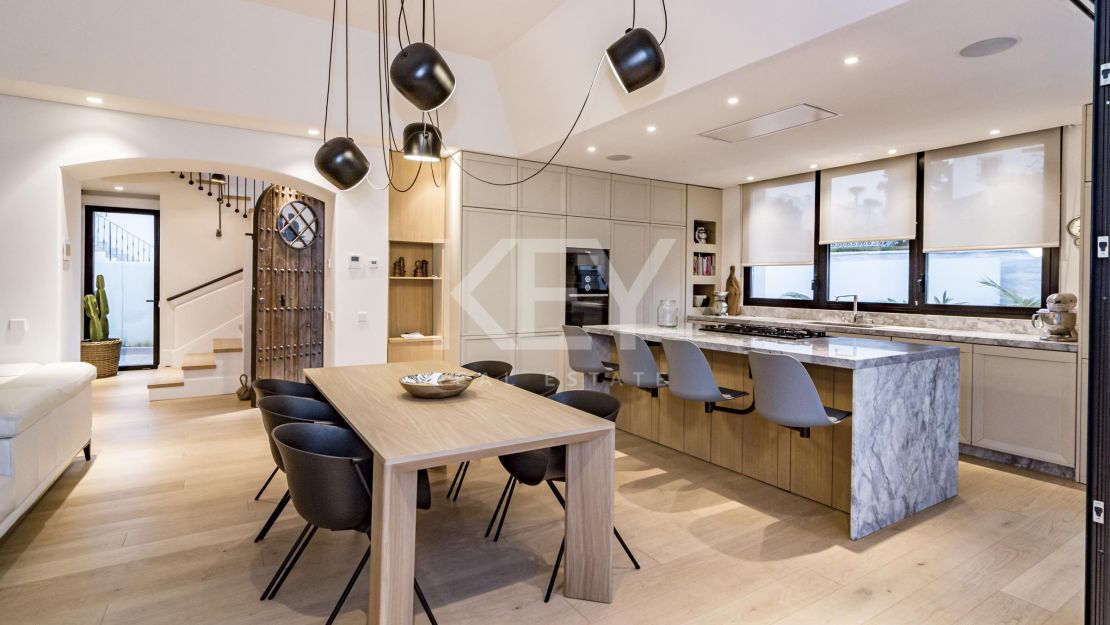 Villa Venice Beach: beachside villa in Golden Mile, Marbella