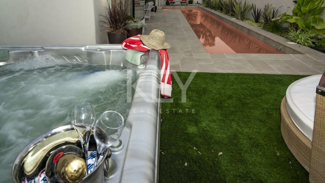 Villa Venice Beach: beachside villa in Golden Mile, Marbella
