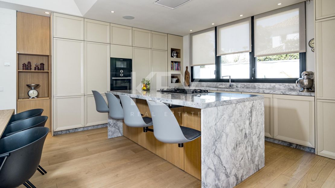 Villa Venice Beach: beachside villa in Golden Mile, Marbella