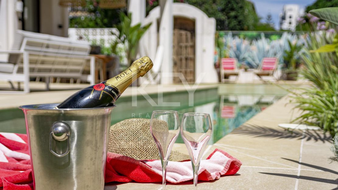 Villa Venice Beach: beachside villa in Golden Mile, Marbella
