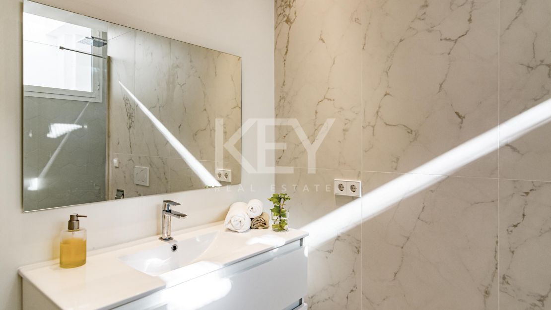 Villa Venice Beach: beachside villa in Golden Mile, Marbella