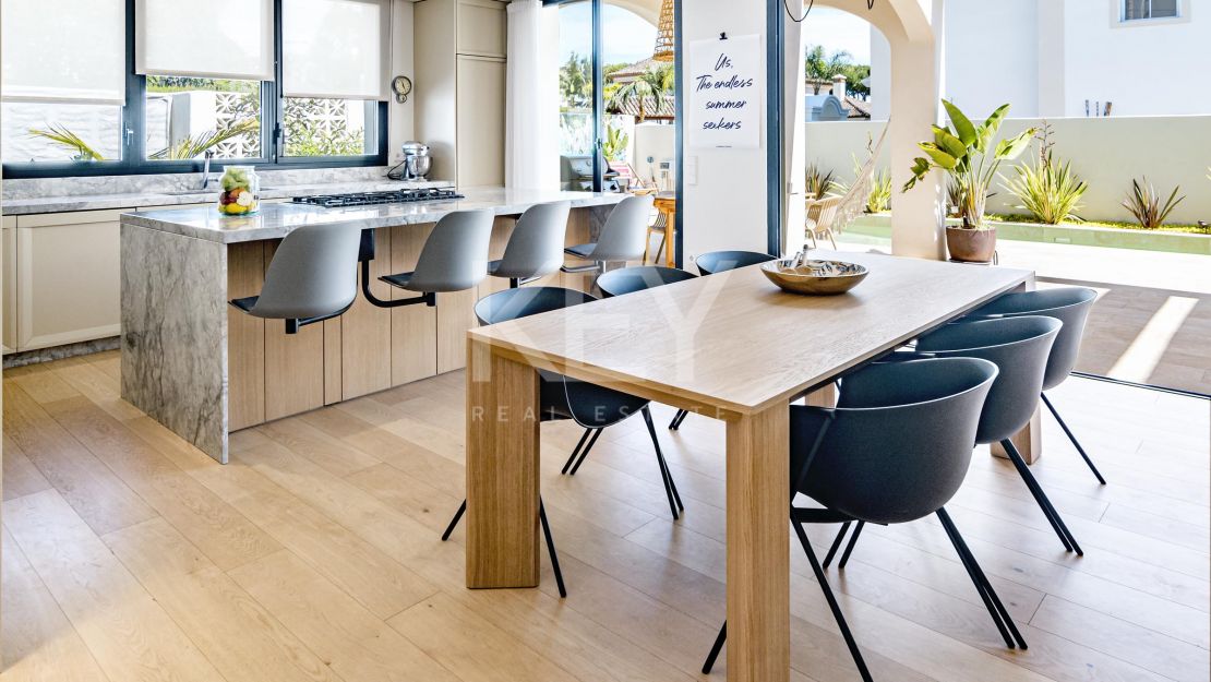 Villa Venice Beach: beachside villa in Golden Mile, Marbella