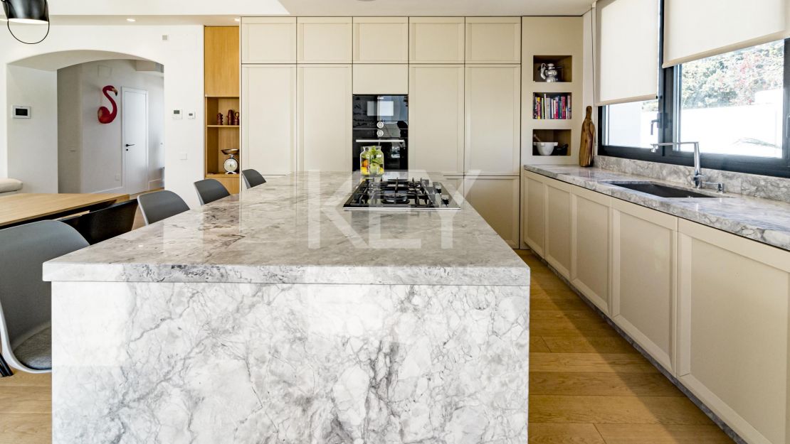 Villa Venice Beach: beachside villa in Golden Mile, Marbella