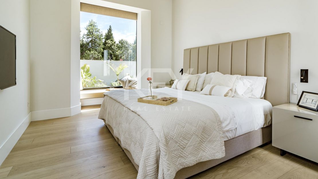 Villa Venice Beach: beachside villa in Golden Mile, Marbella