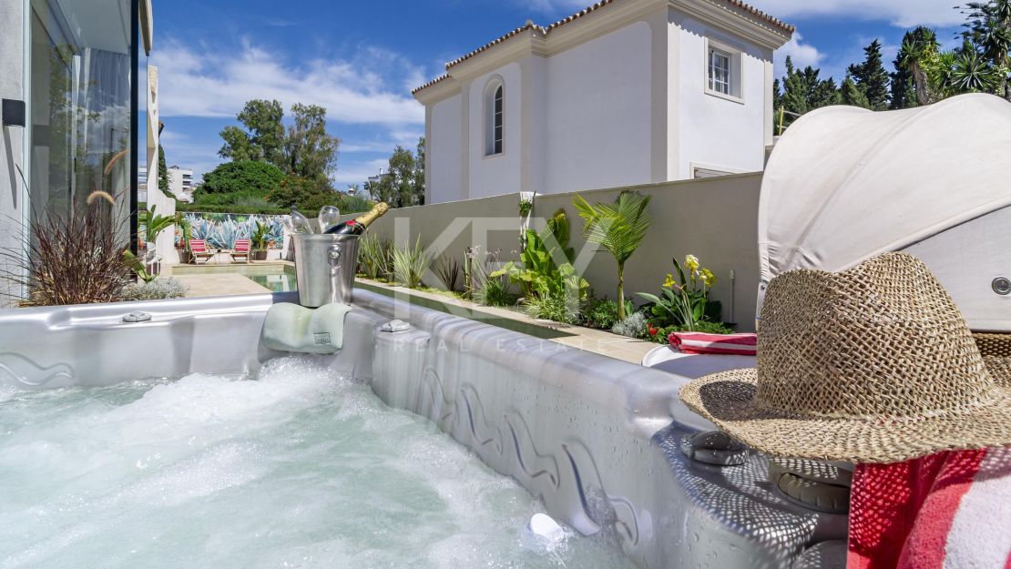 Villa Venice Beach: beachside villa in Golden Mile, Marbella