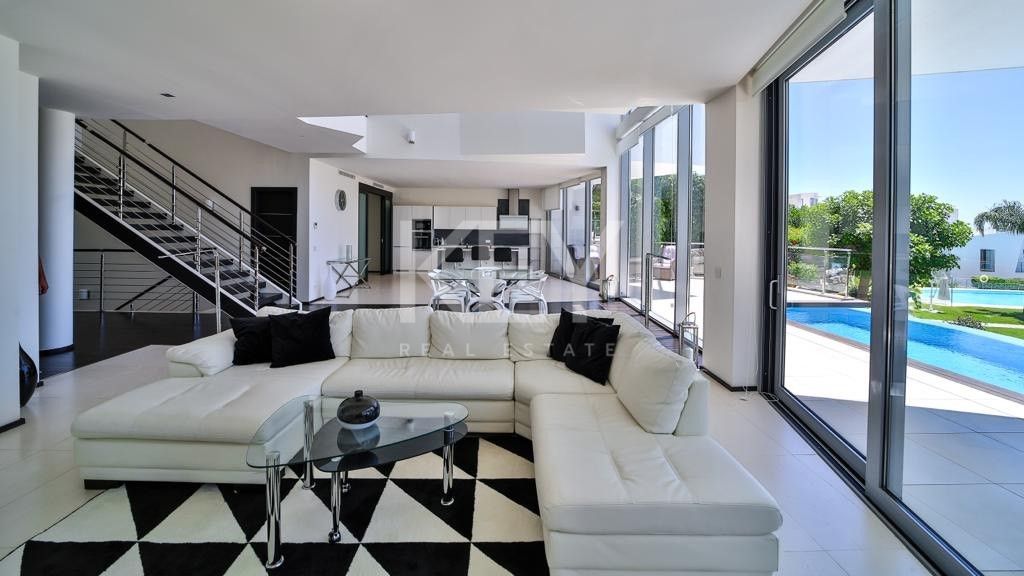 Luxury and modern townhouse for rent  in Sierra Blanca, Marbella
