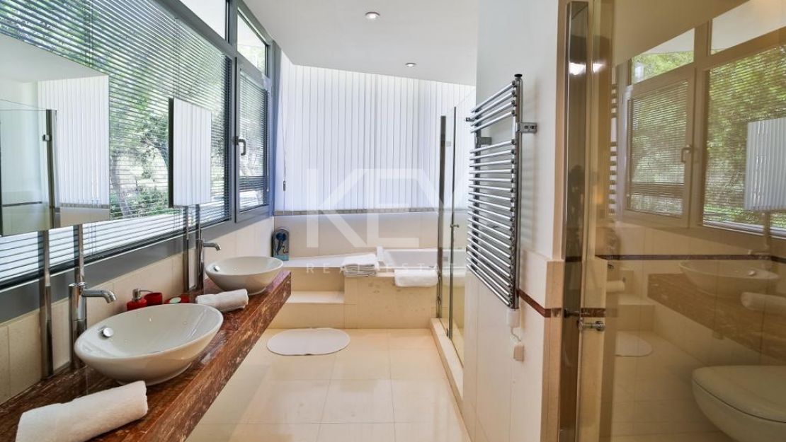 Luxury and modern townhouse for rent  in Sierra Blanca, Marbella