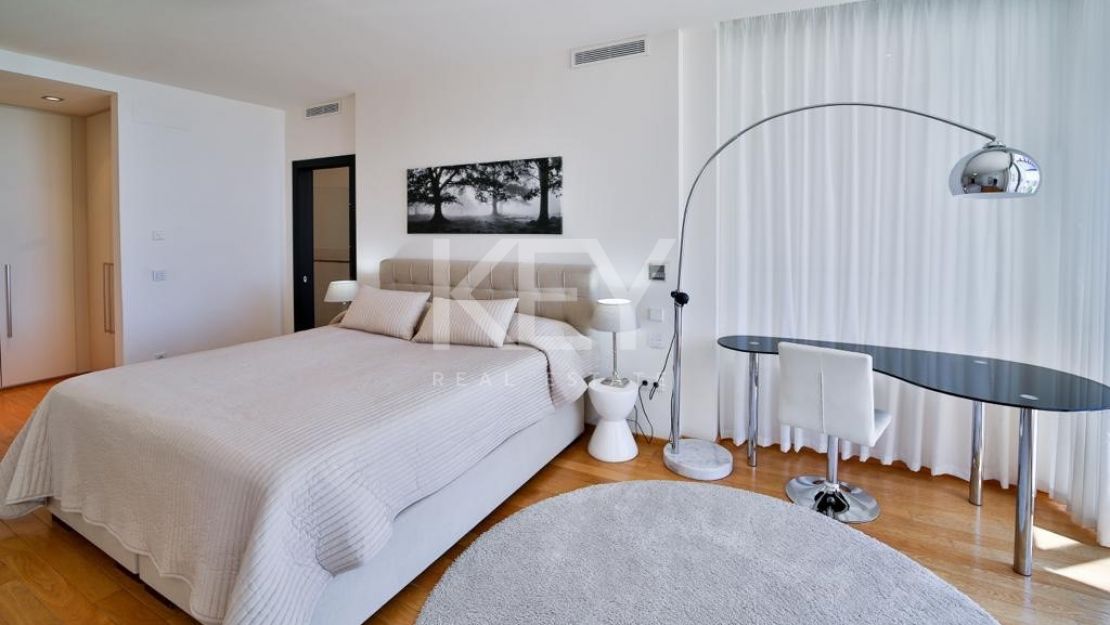 Luxury and modern townhouse for rent  in Sierra Blanca, Marbella