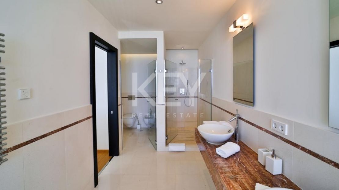 Luxury and modern townhouse for rent  in Sierra Blanca, Marbella