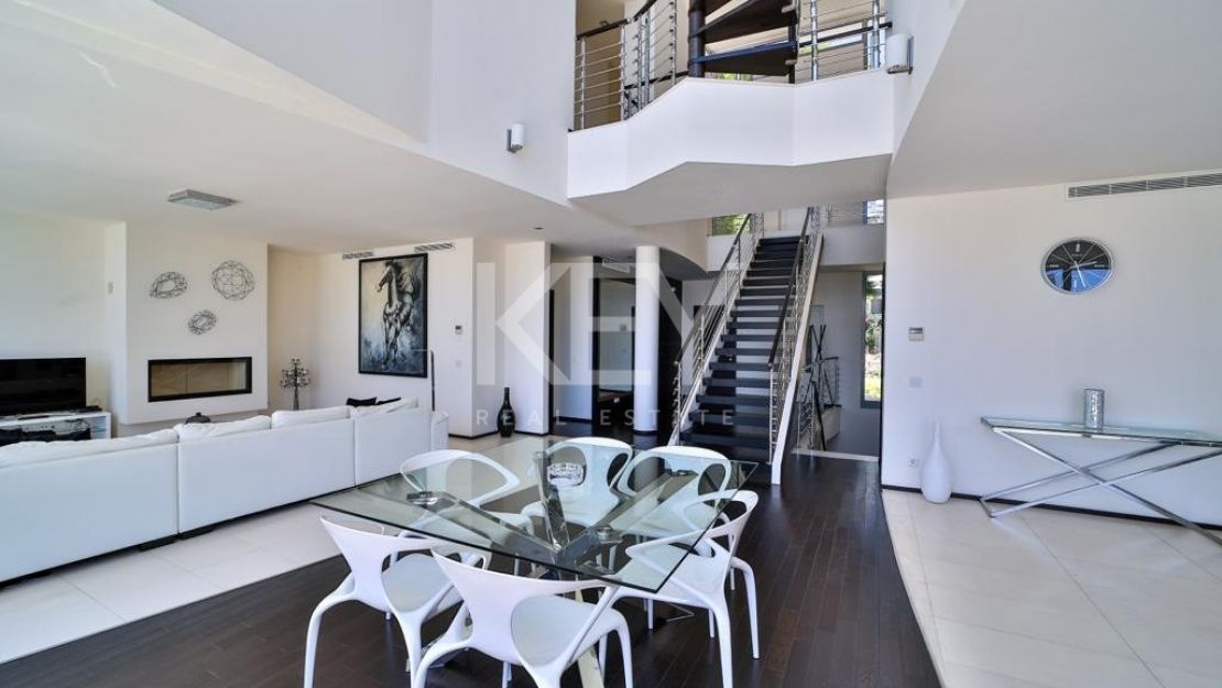 Luxury and modern townhouse for rent  in Sierra Blanca, Marbella