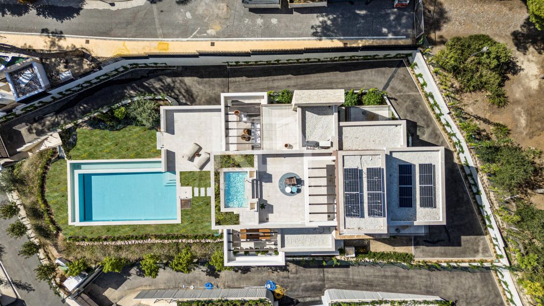 Brand new sea views villa in gated community in Golden Mile, Marbella