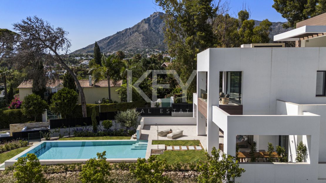 Brand new sea views villa in gated community in Golden Mile, Marbella