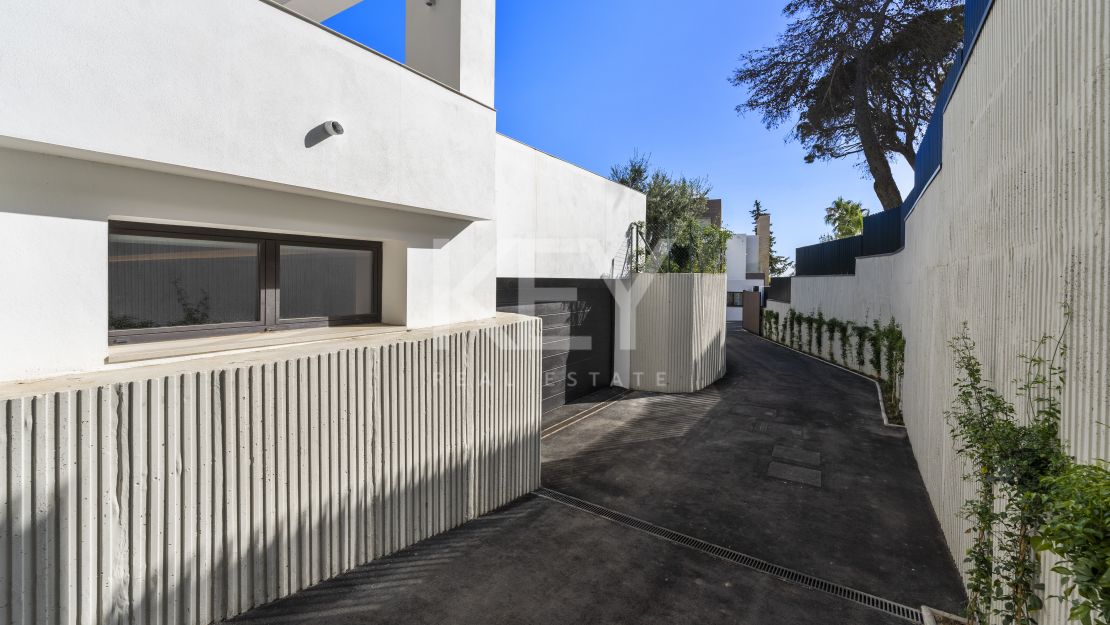 Brand new sea views villa in gated community in Golden Mile, Marbella