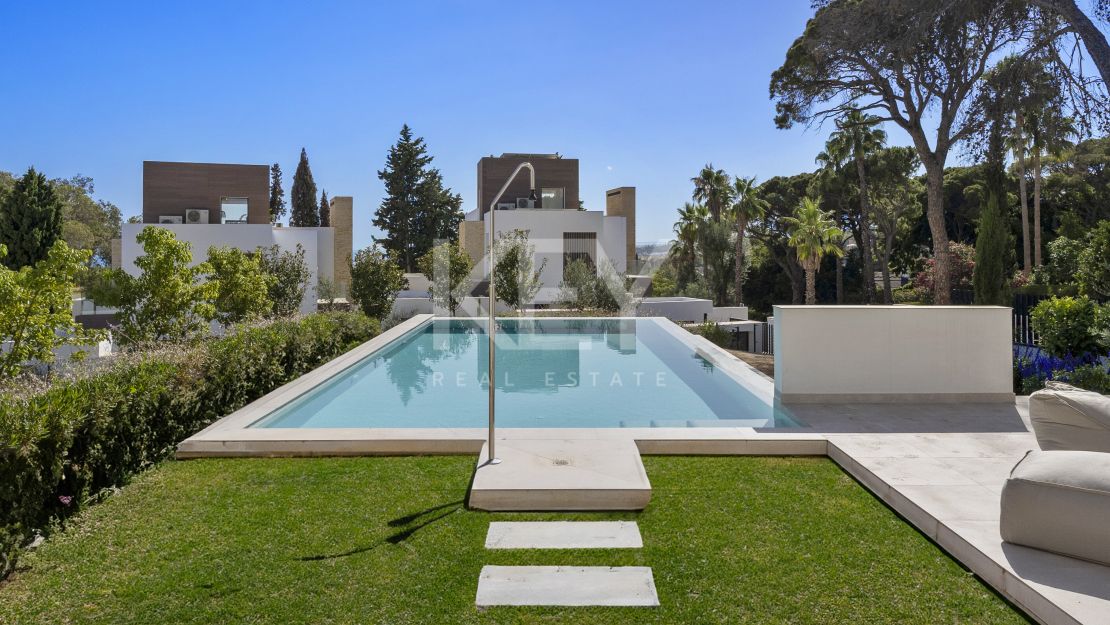Brand new sea views villa in gated community in Golden Mile, Marbella
