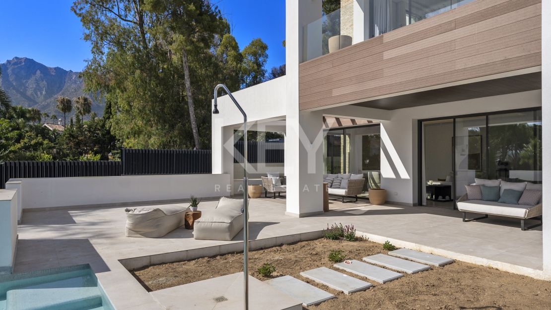 Brand new sea views villa in gated community in Golden Mile, Marbella