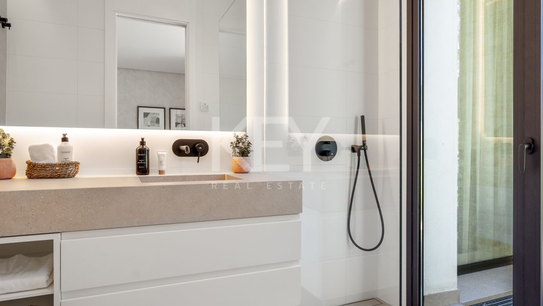 Brand new sea views villa in gated community in Golden Mile, Marbella