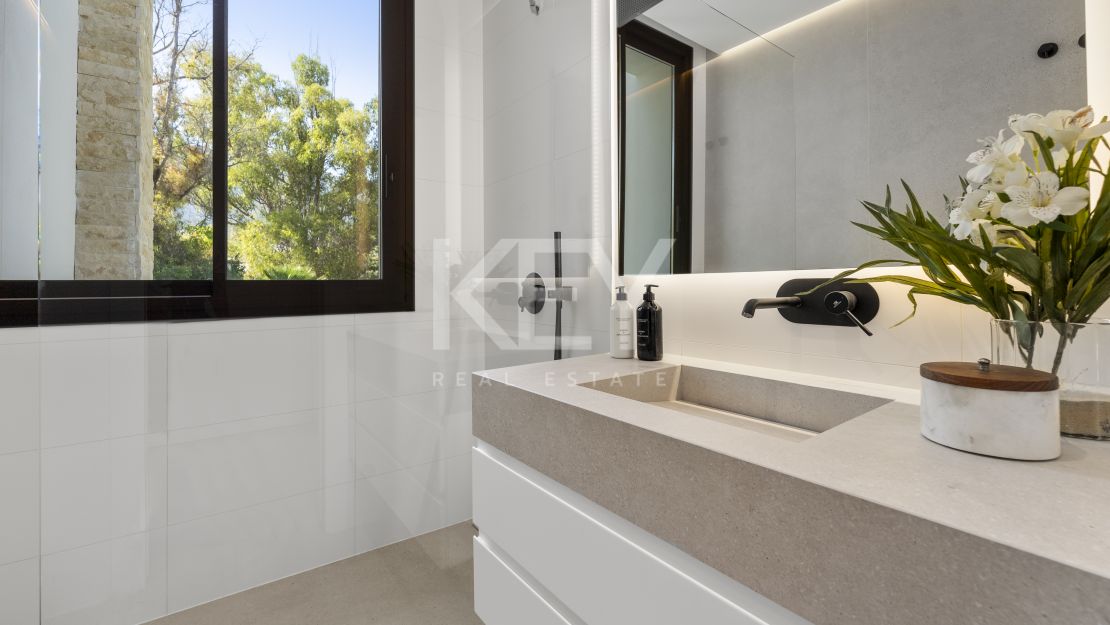 Brand new sea views villa in gated community in Golden Mile, Marbella