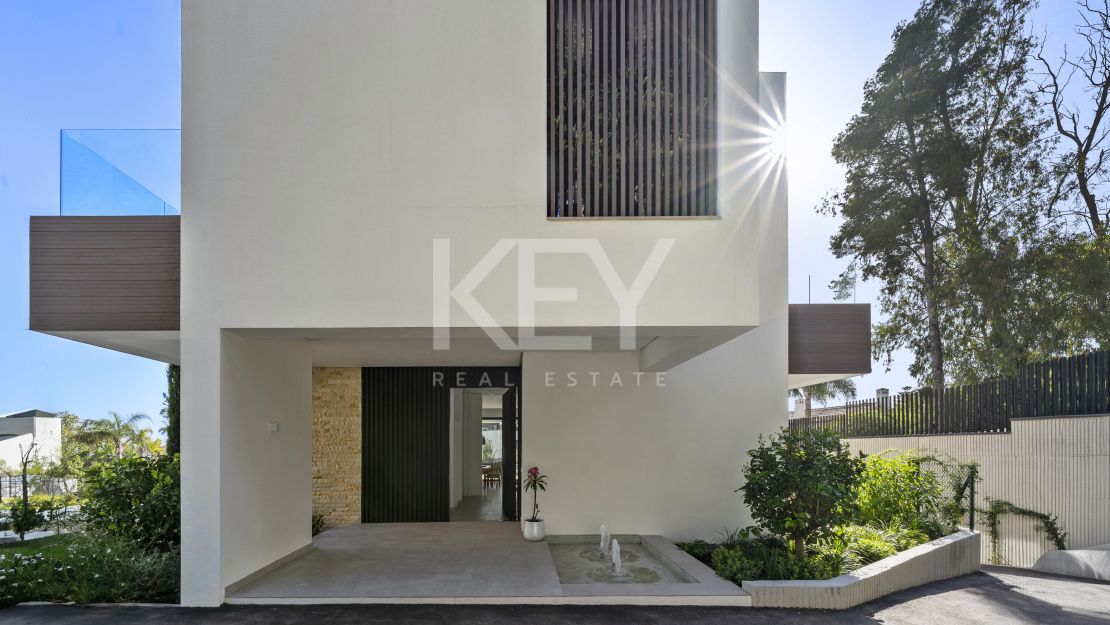 Brand new sea views villa in gated community in Golden Mile, Marbella