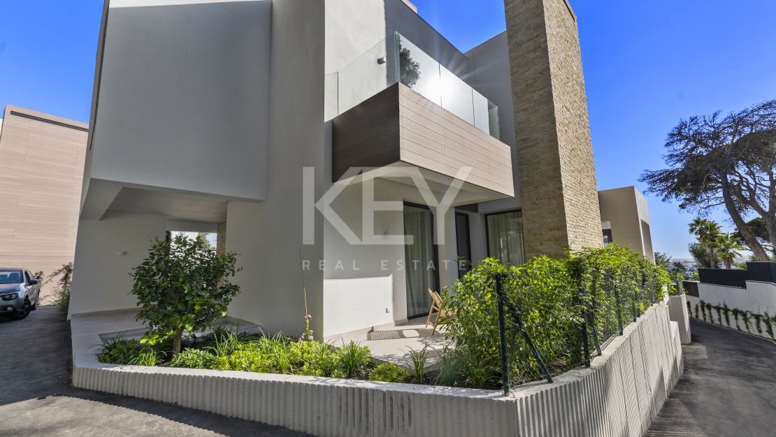 Brand new sea views villa in gated community in Golden Mile, Marbella