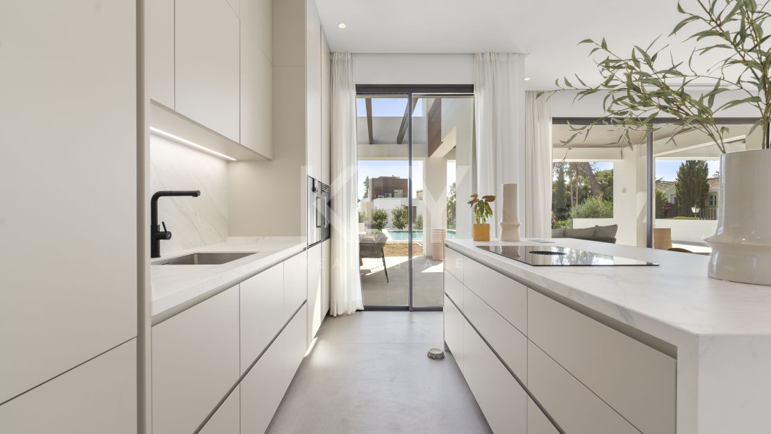 Brand new sea views villa in gated community in Golden Mile, Marbella