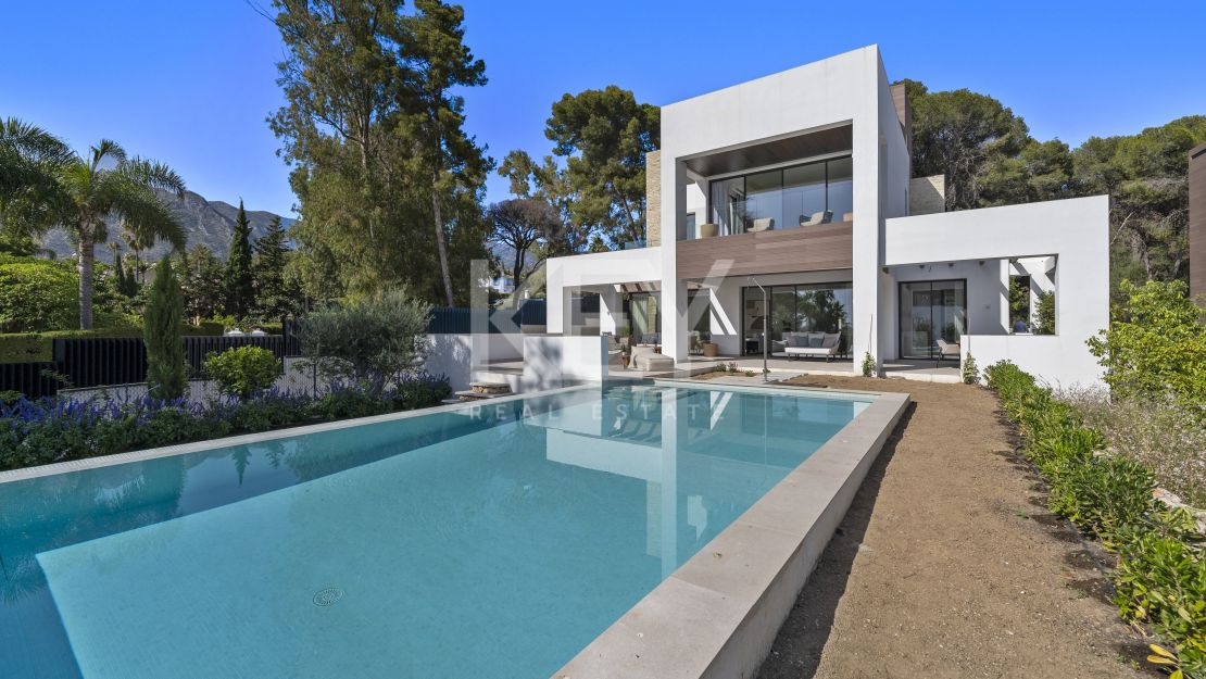 Brand new sea views villa in gated community in Golden Mile, Marbella