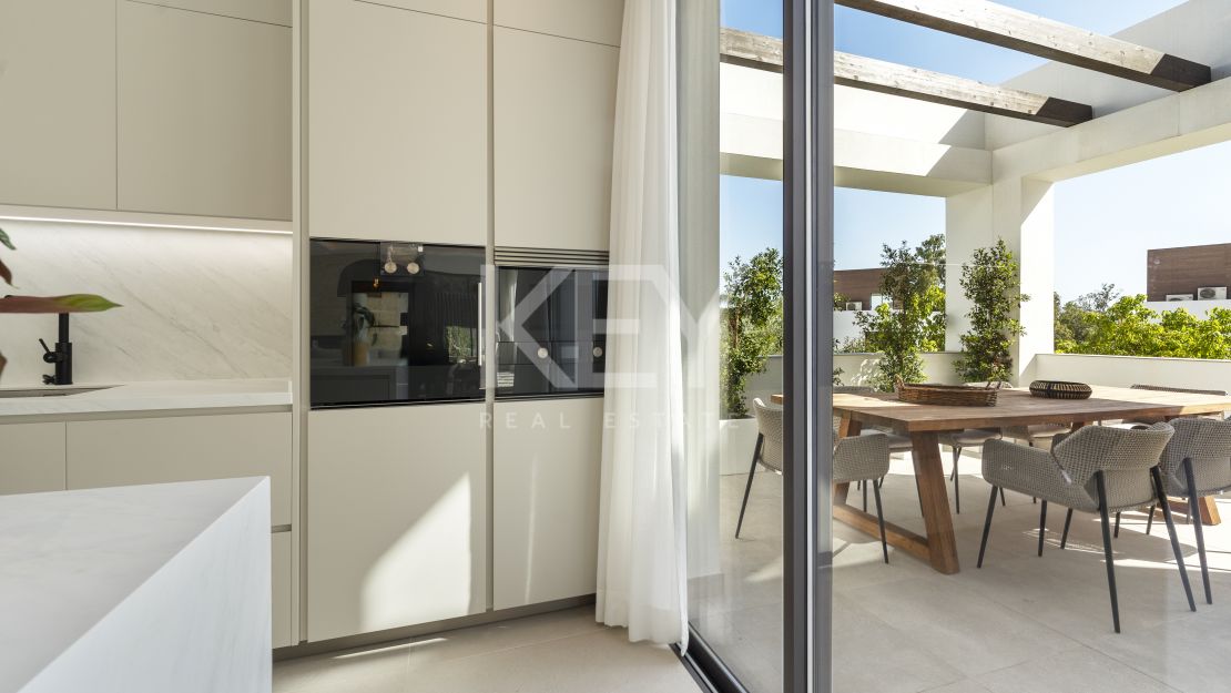 Brand new sea views villa in gated community in Golden Mile, Marbella