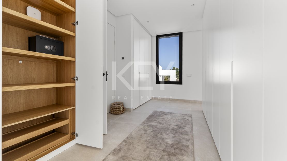 Brand new sea views villa in gated community in Golden Mile, Marbella