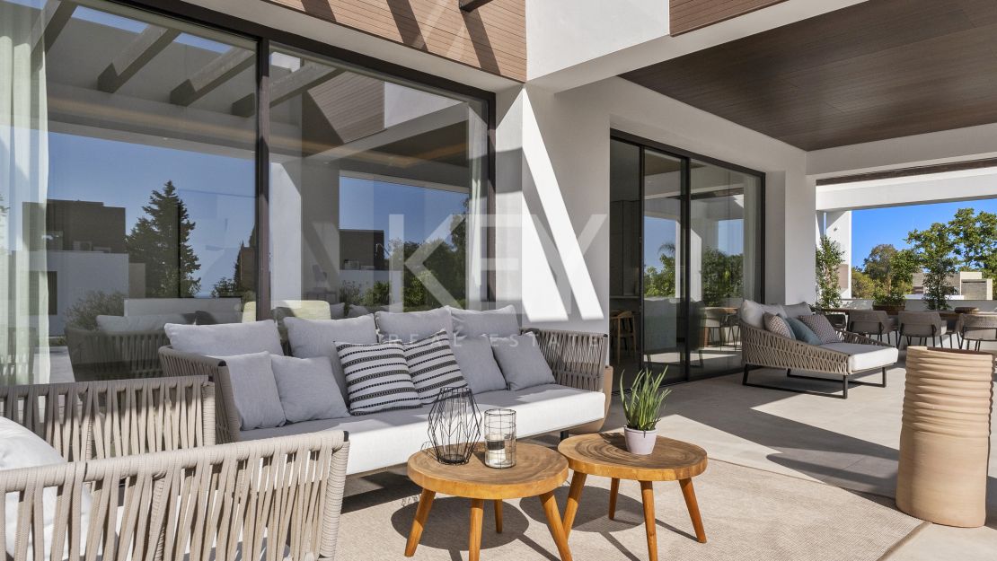 Brand new sea views villa in gated community in Golden Mile, Marbella