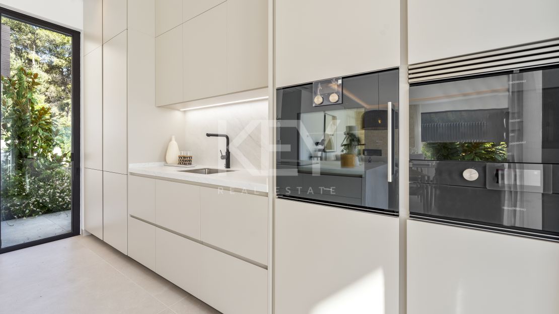 Brand new sea views villa in gated community in Golden Mile, Marbella