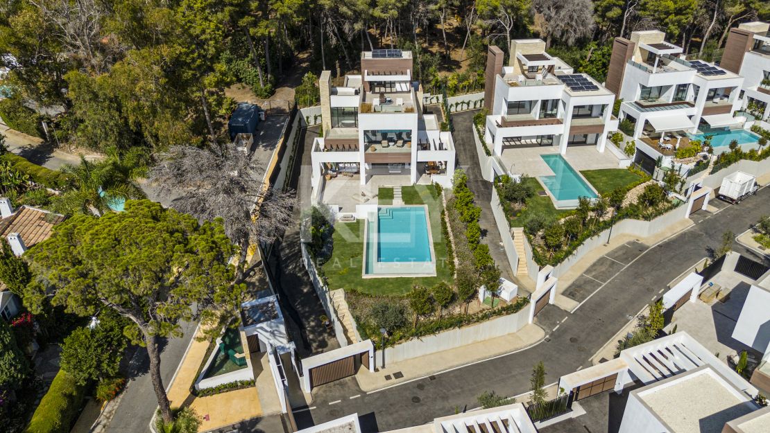 Brand new sea views villa in gated community in Golden Mile, Marbella
