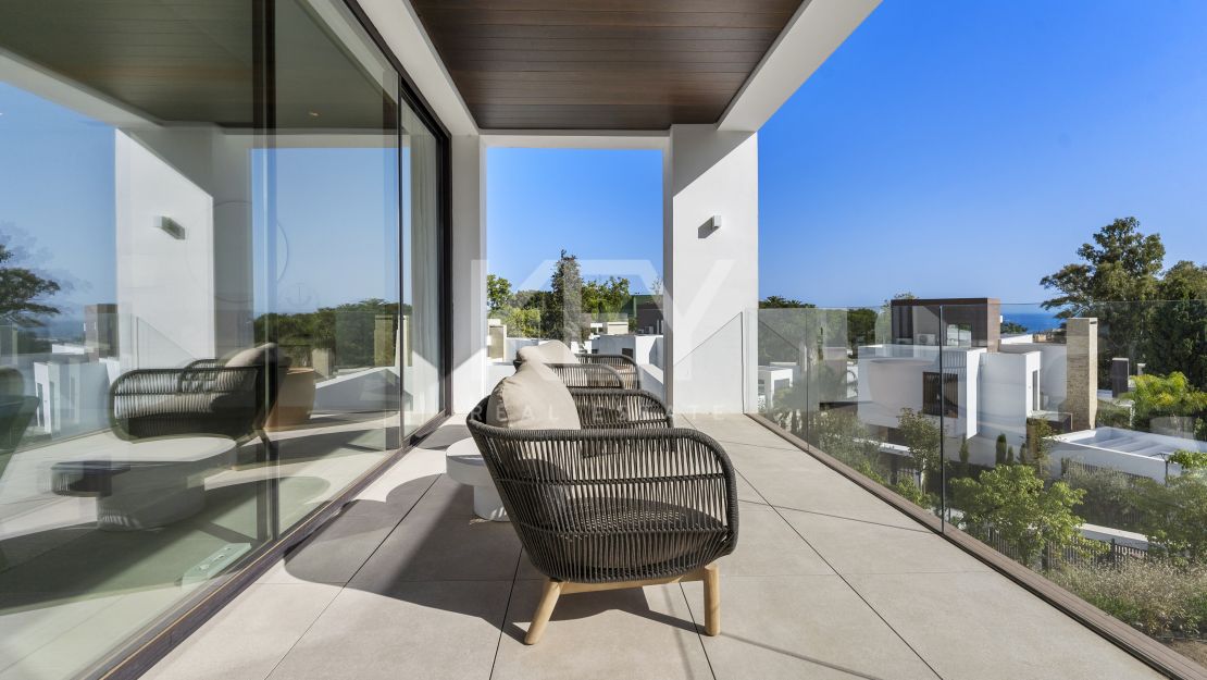 Brand new sea views villa in gated community in Golden Mile, Marbella