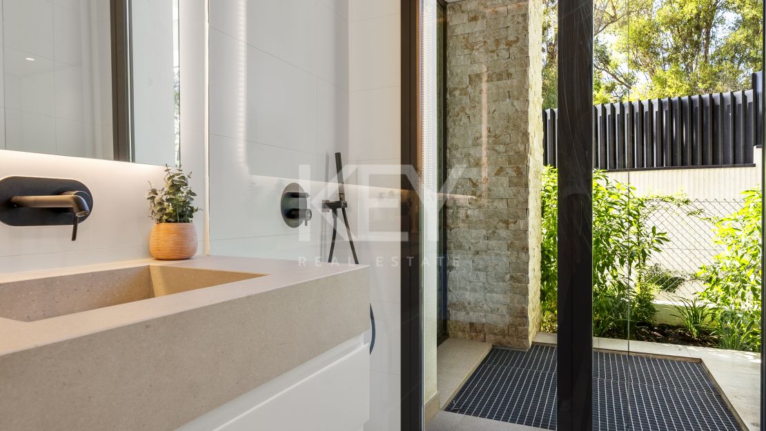 Brand new sea views villa in gated community in Golden Mile, Marbella