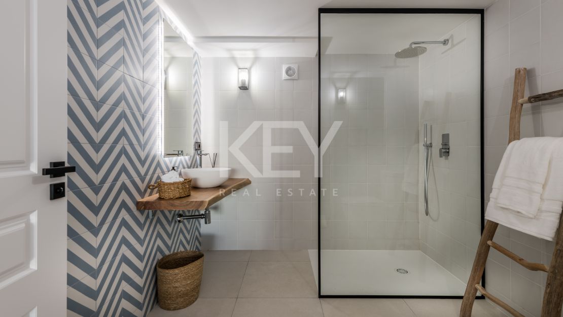 Newly renovated modern Villa for sale and holiday rental in Benahavis
