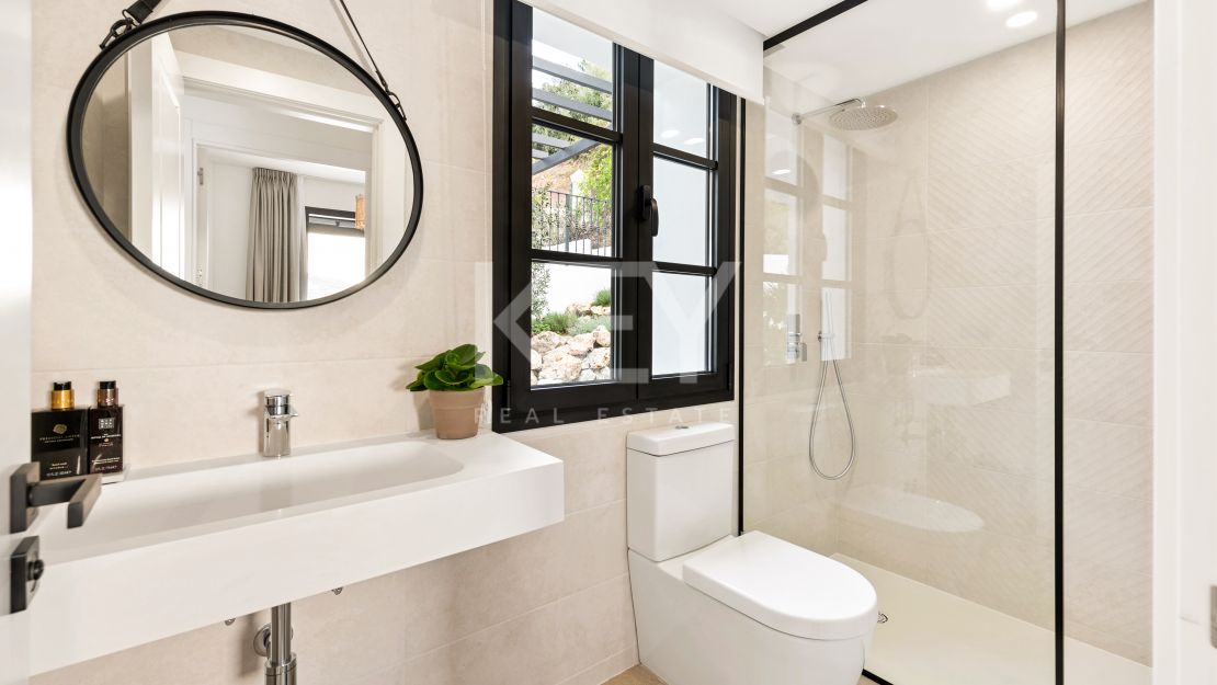 Newly renovated modern Villa for sale and holiday rental in Benahavis