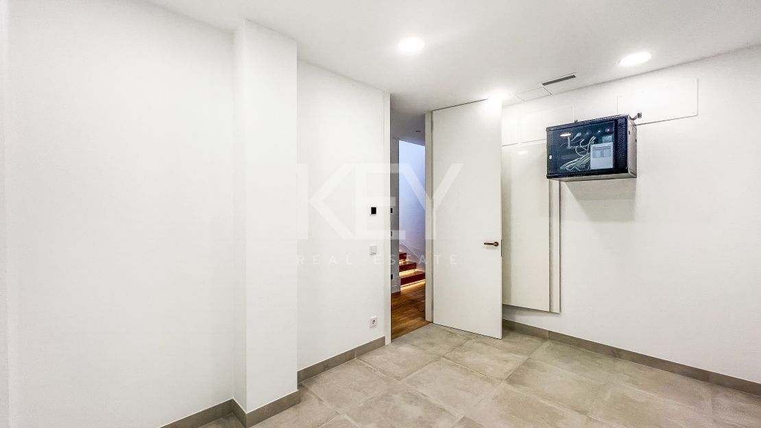 Sea views luxury villa for sale in Lomas de Marbella Club, Golden Mile