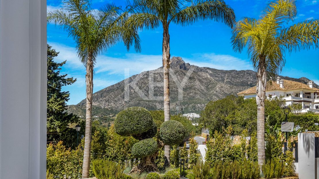 Sea views luxury villa for sale in Lomas de Marbella Club, Golden Mile