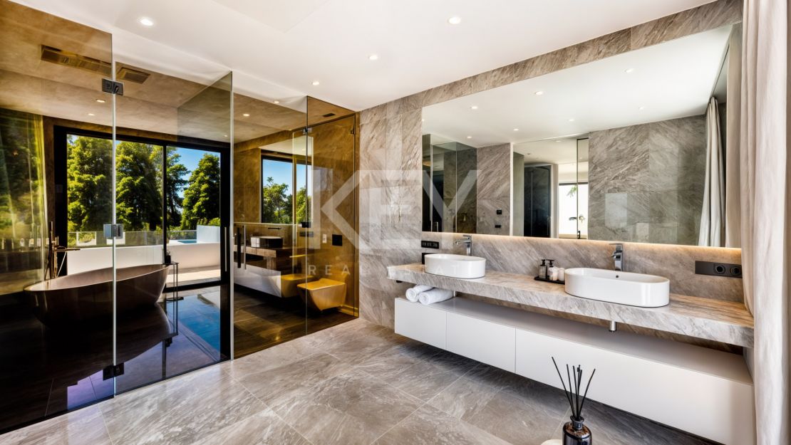 Sea views luxury villa for sale in Lomas de Marbella Club, Golden Mile