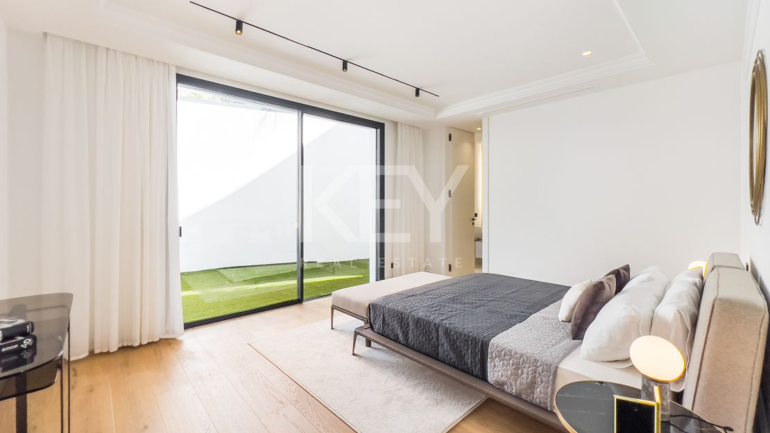 Sea views luxury villa for sale in Lomas de Marbella Club, Golden Mile