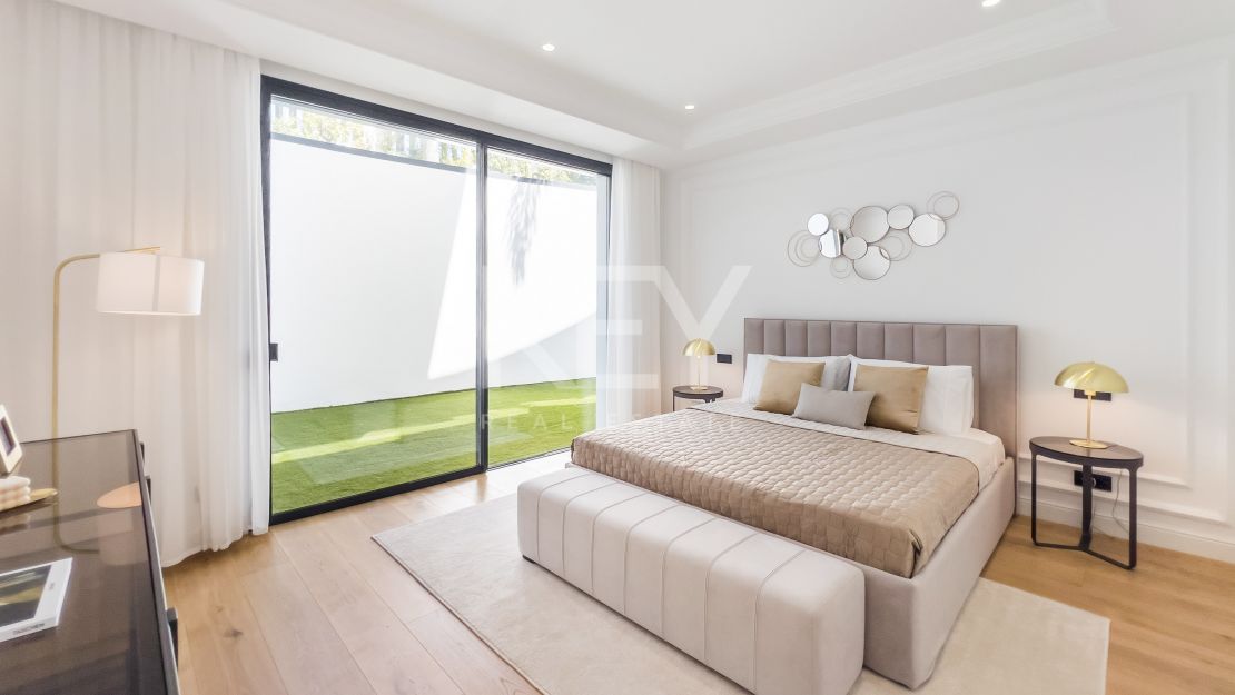 Sea views luxury villa for sale in Lomas de Marbella Club, Golden Mile