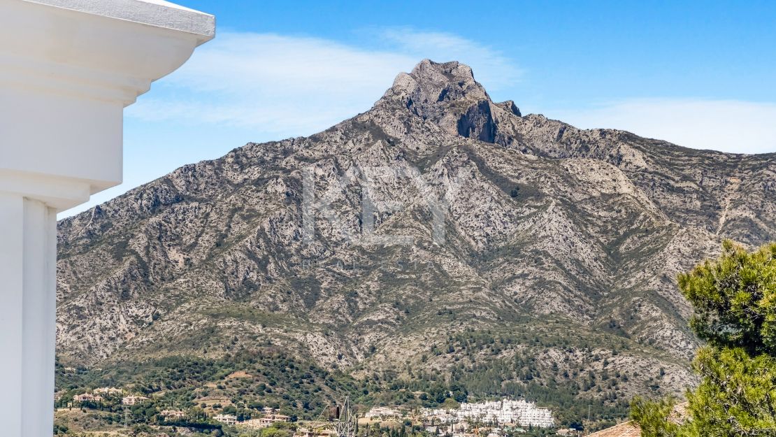 Sea views luxury villa for sale in Lomas de Marbella Club, Golden Mile
