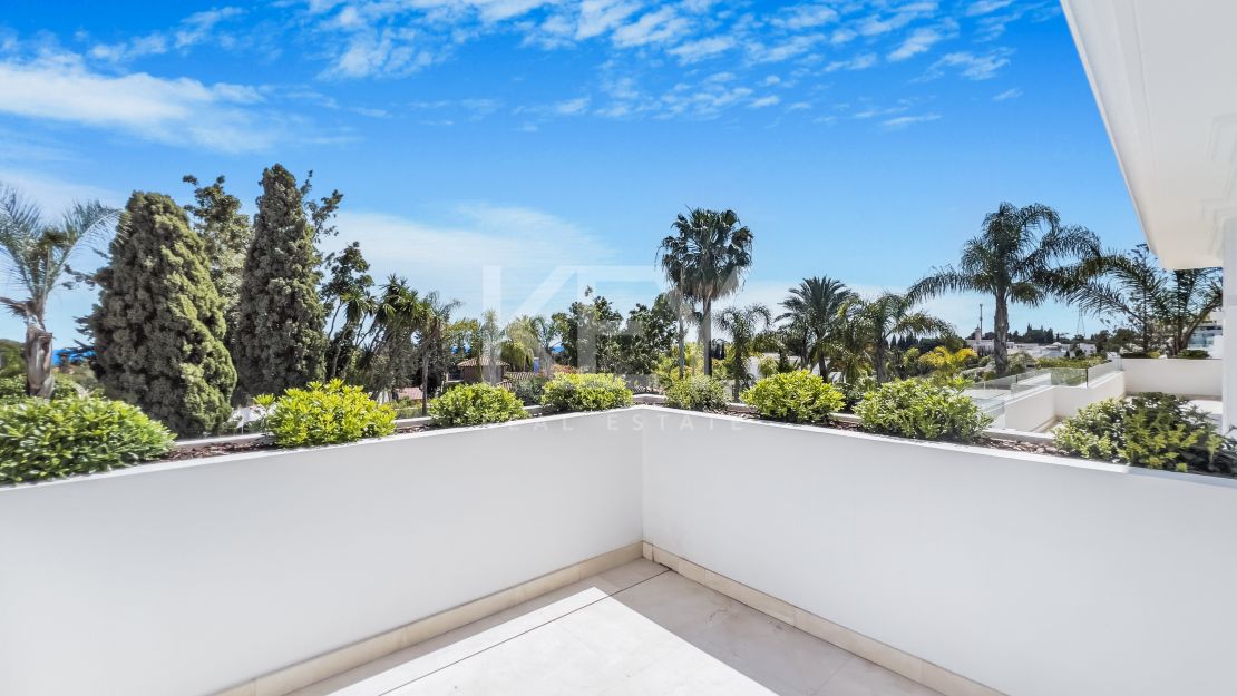 Sea views luxury villa for sale in Lomas de Marbella Club, Golden Mile