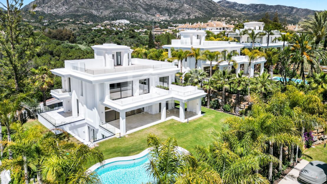 Sea views luxury villa for sale in Lomas de Marbella Club, Golden Mile