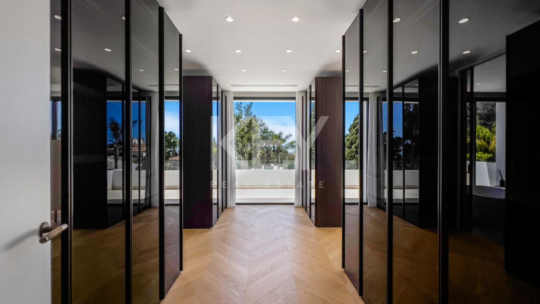 Sea views luxury villa for sale in Lomas de Marbella Club, Golden Mile